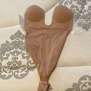 Backless deep V cut shapewear